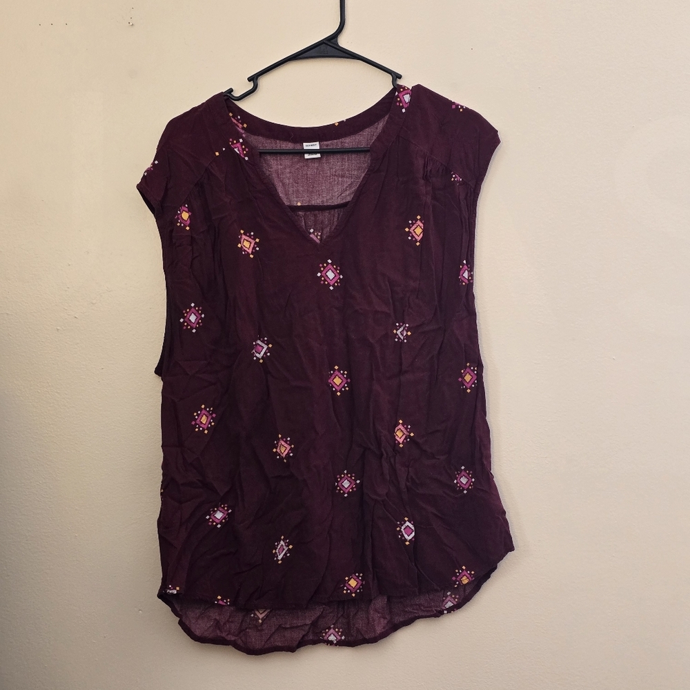 Old Navy Women's XL Embroidered V-Neck Top - Burgundy